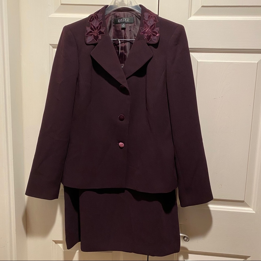 Kasper 2-piece Suit Size 10 Dark Plum
